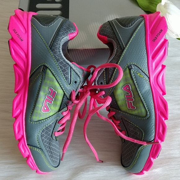 BEAUTIFUL KIDS FILA SHOES SIZE 3.5 M nwt - Picture 3 of 5